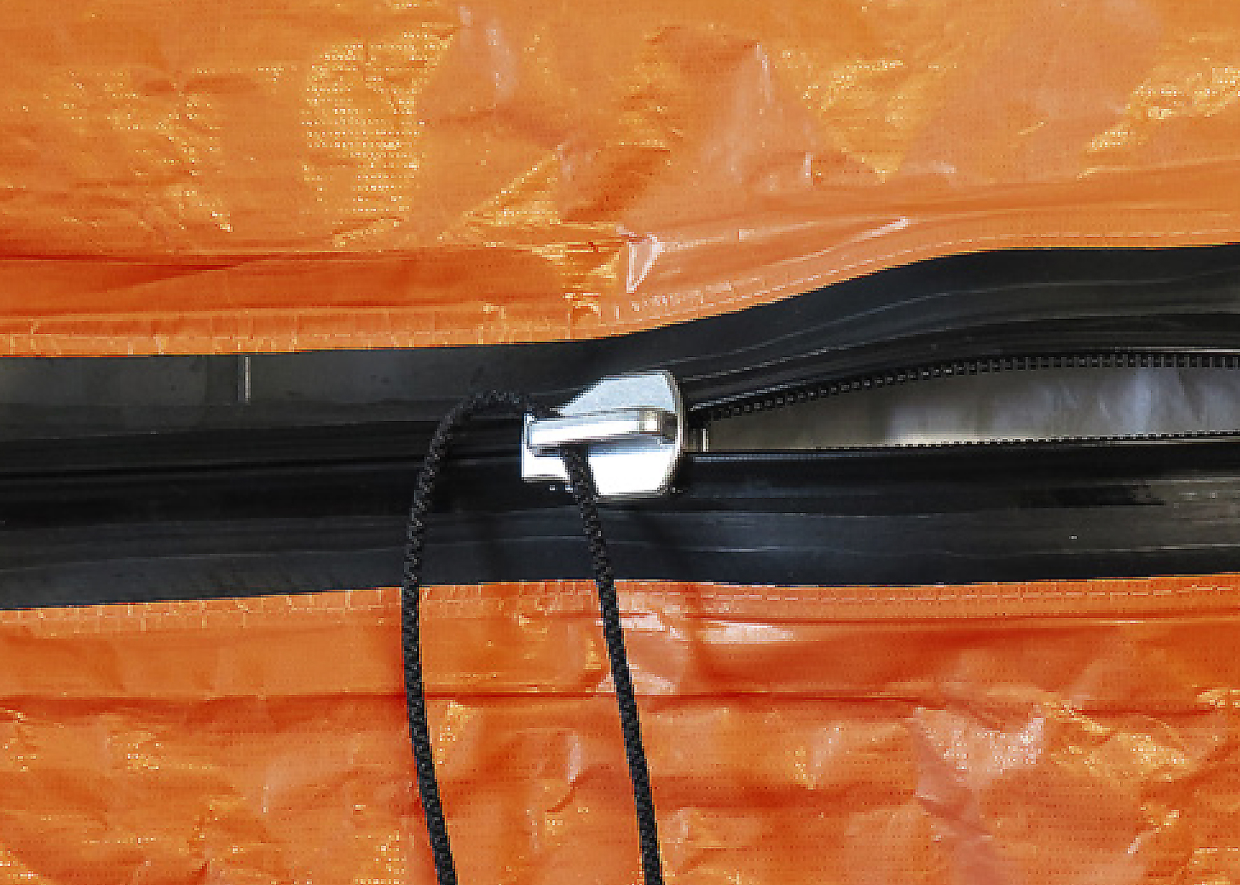 Detailansicht Reißverschluss des Chemikalienschutzanzugs CASE ONE® A