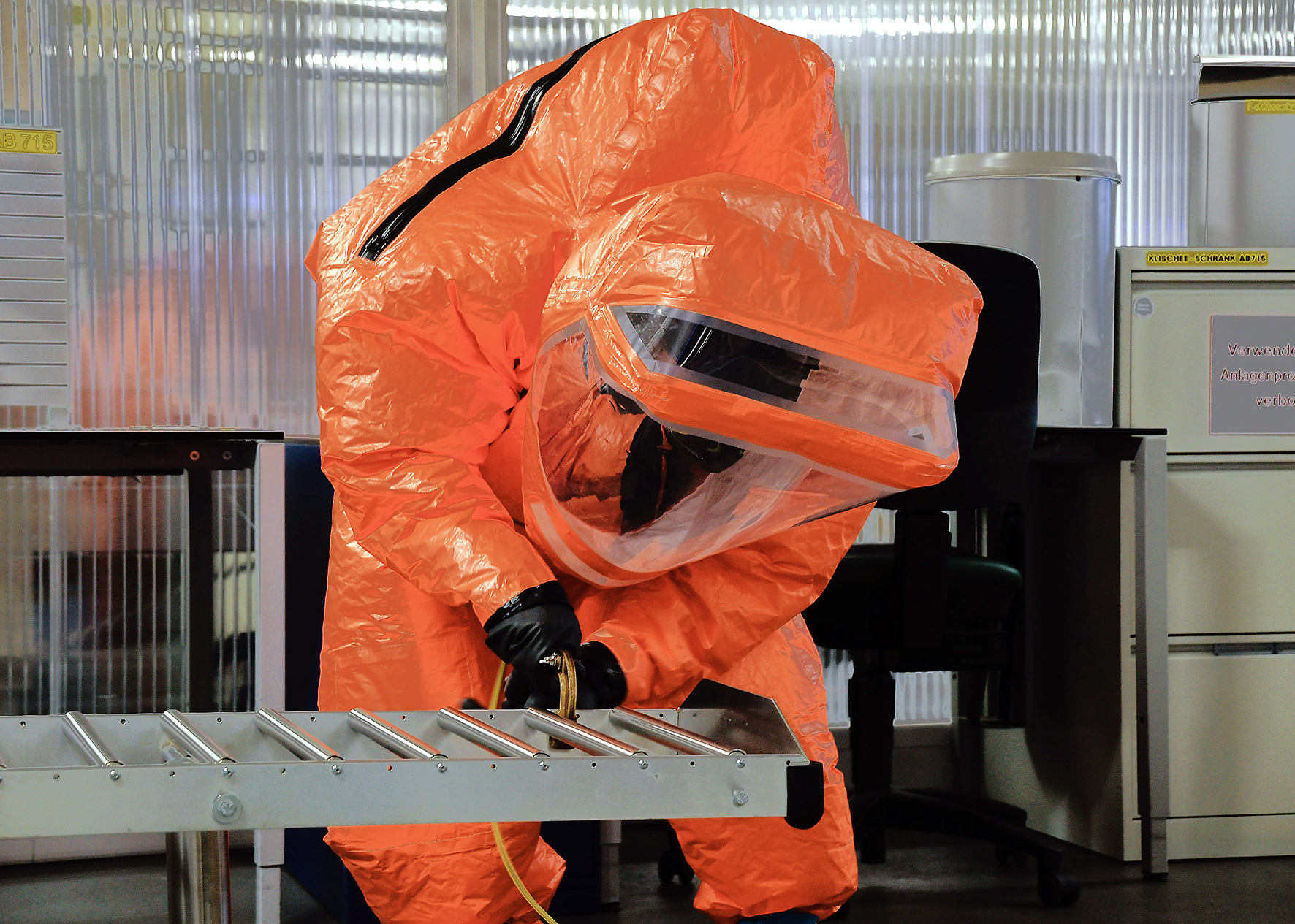 Arbeiter mit Chemikalienschutzanzugs CASE ONE® A