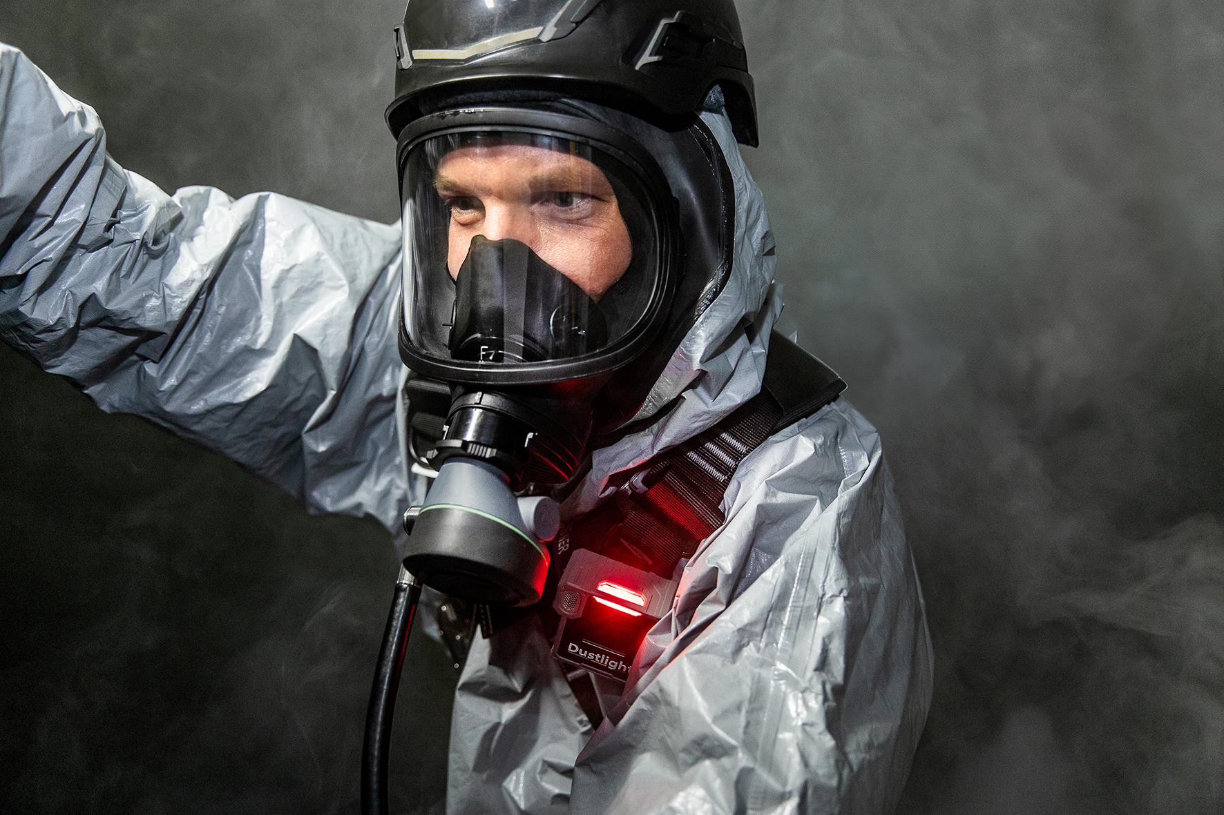 Anwendungsbild Nahaufnahme Chemikalienschutzanzug CASE ONE® B im Schacht